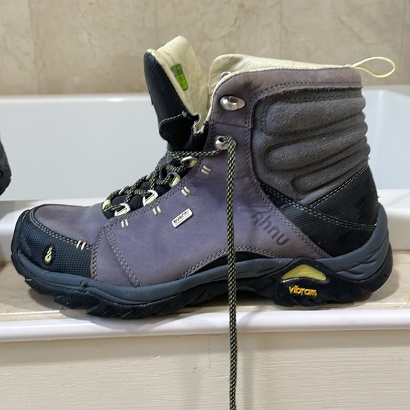 Ahnu hiking boots. - Picture 2 of 9